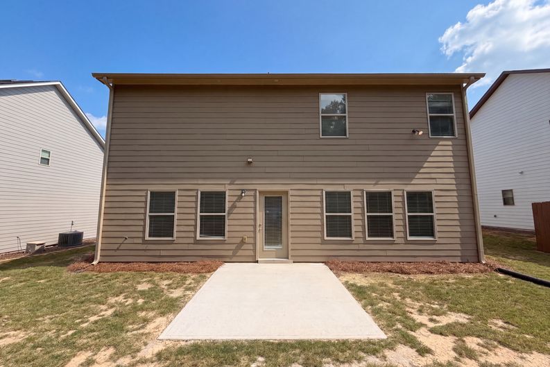 Photo 5 of 41 of 821 Walnut Woods Dr, Braselton, GA