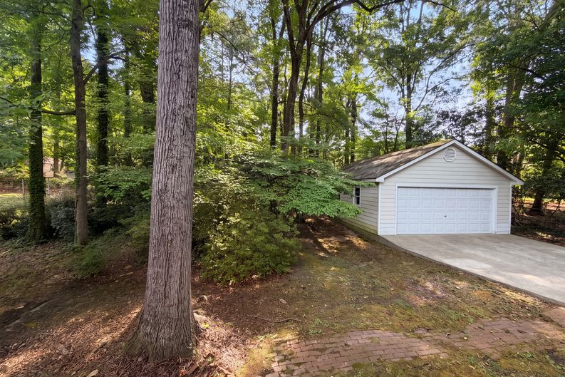 Photo 15 of 19 of 917 Hillview Dr, Cary, NC