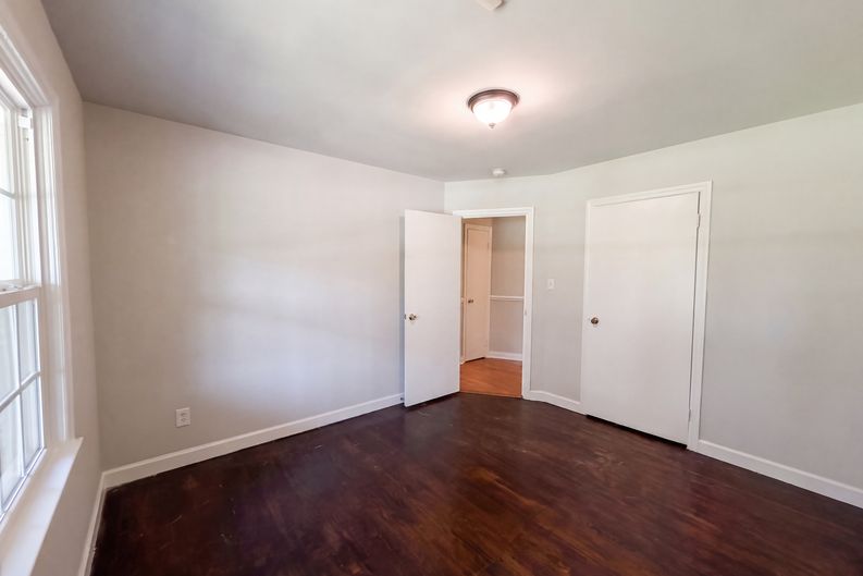 Photo 11 of 19 of 4060 Rosehill Rd, Fayetteville, NC
