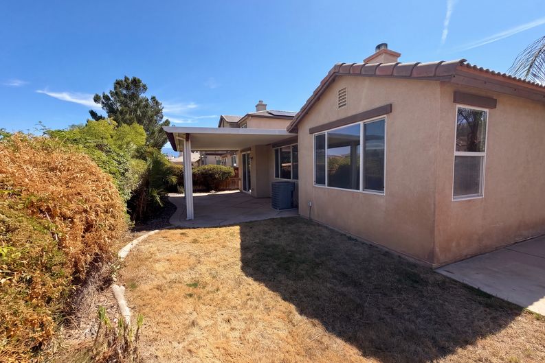 Photo 5 of 24 of 3136 Hibiscus Pt, Hemet, CA