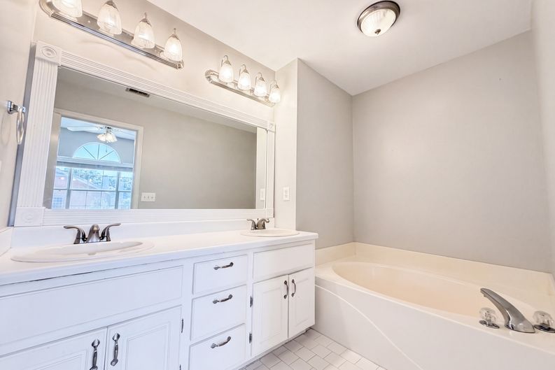 Photo 8 of 20 of 531 Canyon Park Dr, Pelham, AL