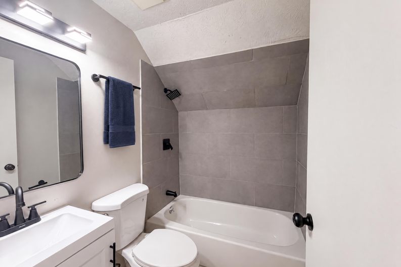 Photo 21 of 38 of 6363 Sandric Ln, Liberty Township, OH