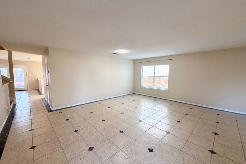 Photo 11 of 22 of 2727 High Point Dr, Round Rock, TX