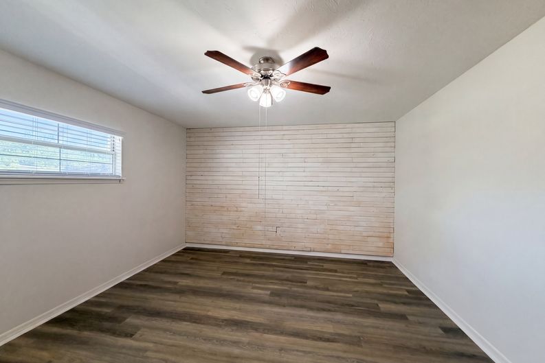 Photo 11 of 34 of 2805 105th St E, Palmetto, FL