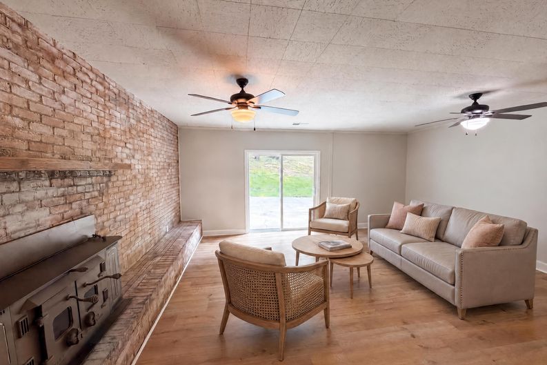 Photo 6 of 17 of 529 Timberlane Dr, Mount Holly, NC
