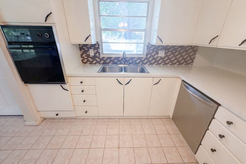 Photo 10 of 26 of 3010 Hatton St, Sarasota, FL
