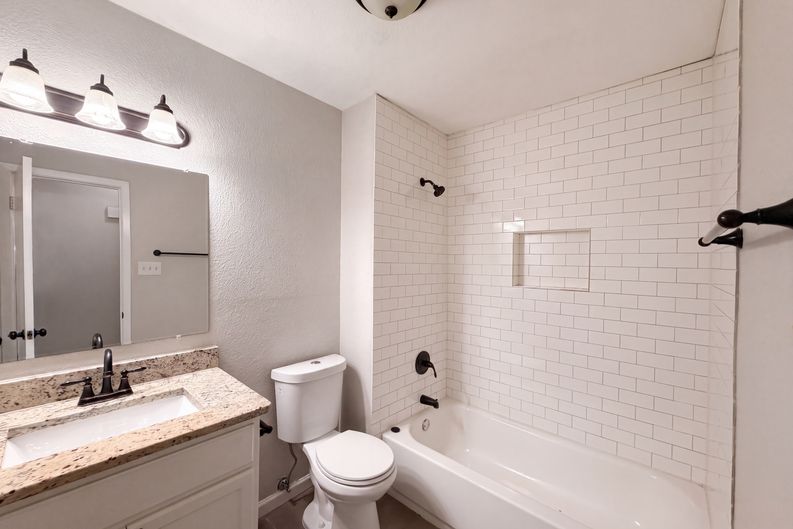 Photo 12 of 17 of 922 Meadowdale Cir, Garland, TX
