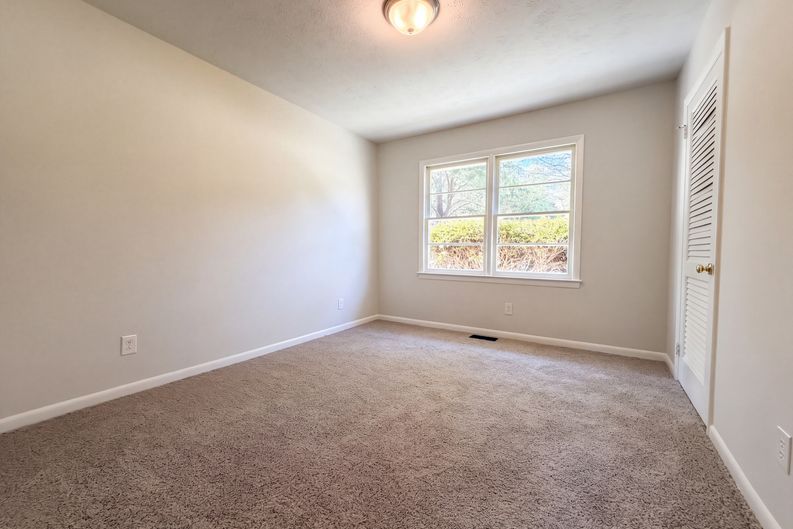 Photo 9 of 17 of 3224 Sandhill Dr, Fayetteville, NC