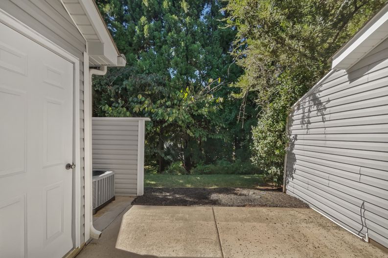 Photo 10 of 24 of 9065 Cinnabay Dr, Charlotte, NC