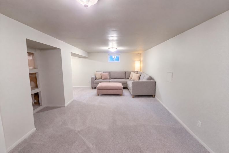 Photo 17 of 43 of 7447 S Ames Ct, Littleton, CO