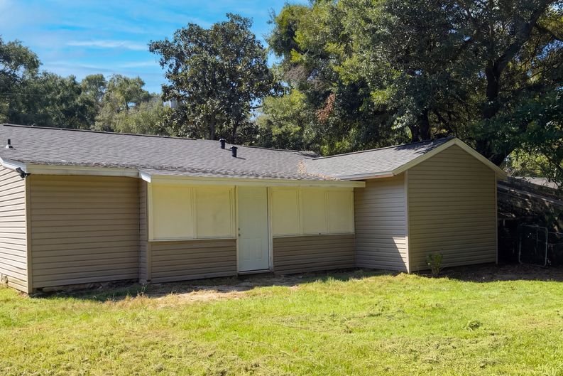 Photo 5 of 21 of 704 Thornton Pl, Mobile, AL