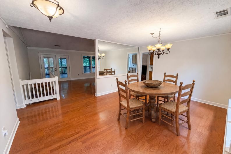 Photo 9 of 53 of 4958 Scotts Creek Trl, Peachtree Corners, GA