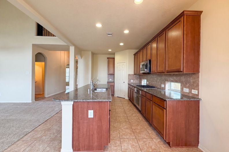 Photo 8 of 25 of 4710 Autumn Pine Ln, Houston, TX