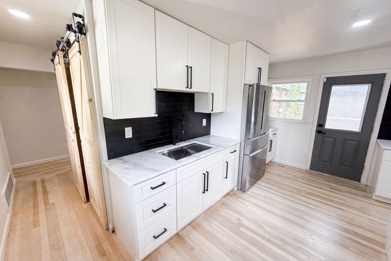Photo 11 of 30 of 3807 Greenhill Dr, Atlanta, GA