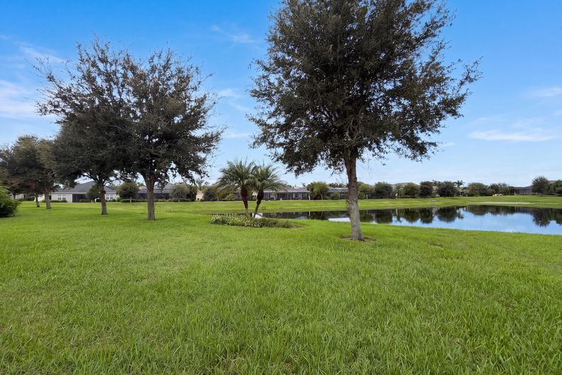 Photo 21 of 24 of 1121 Thornbury Dr, Parrish, FL
