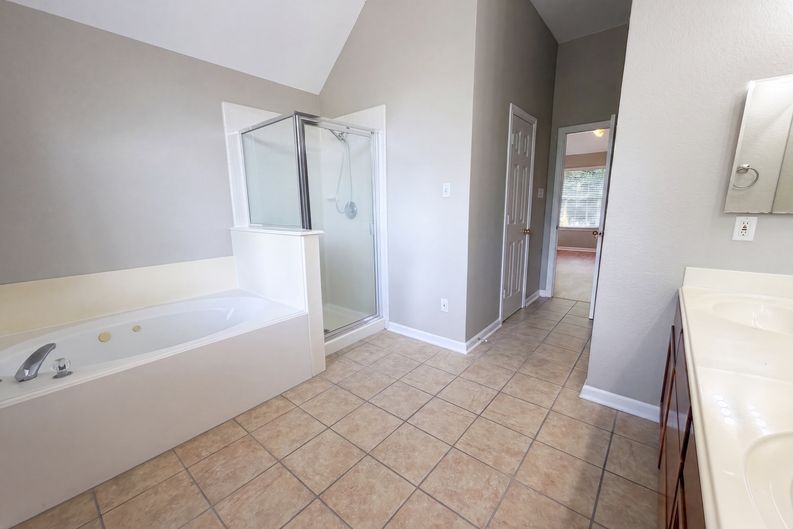 Photo 17 of 21 of 12159 Hawthorne Dr, Montgomery, TX