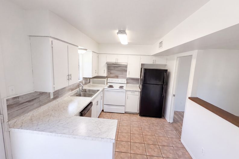 Photo 10 of 27 of 736 W Borden St, Sinton, TX