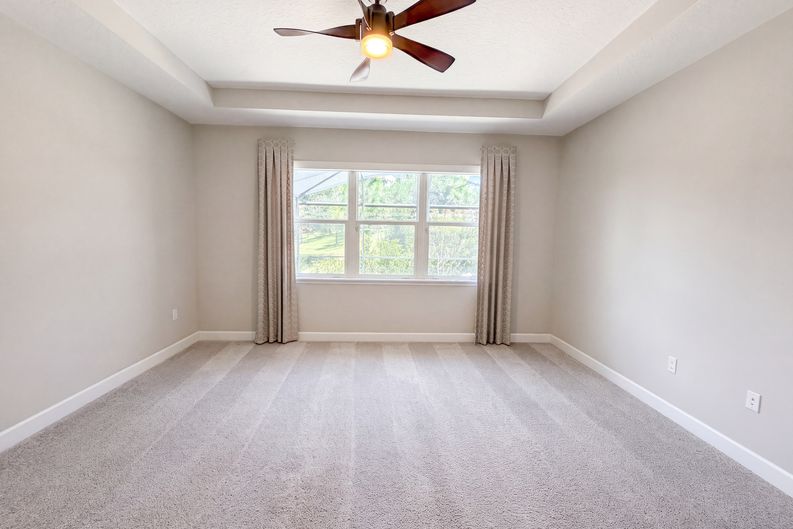 Photo 4 of 28 of 1011 Victoria Hills Dr S, Deland, FL