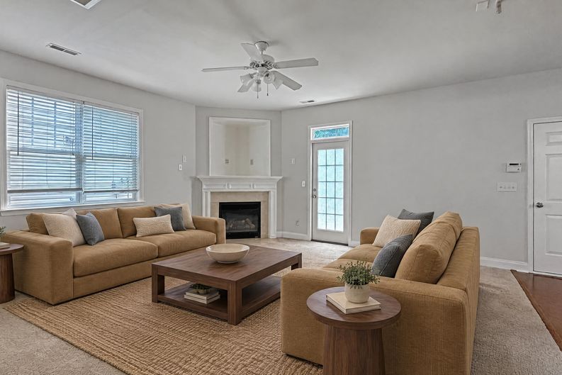 Photo 3 of 20 of 8915 Cinder Ln, Huntersville, NC