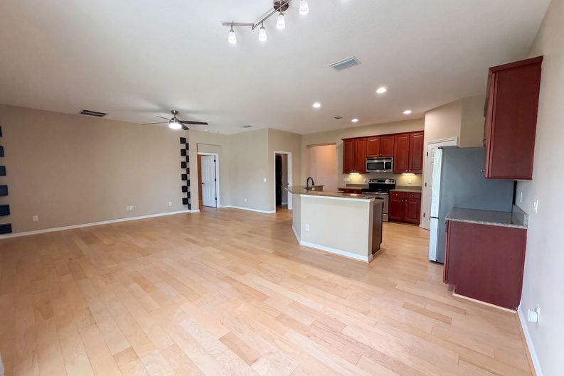 Photo 11 of 27 of 5605 Windsong Oak Dr, Leesburg, FL