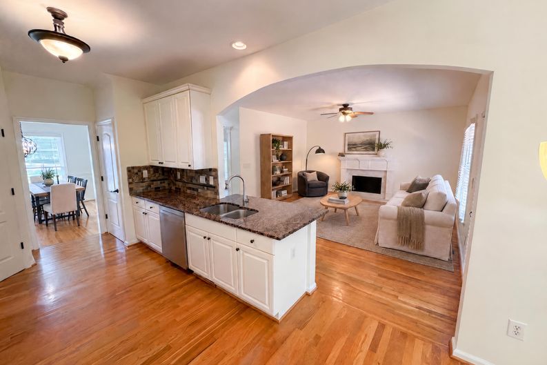 Photo 17 of 58 of 3612 Brookefall Ct, Suwanee, GA