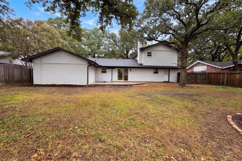 Photo 5 of 25 of 1515 Cherokee St, Arlington, TX