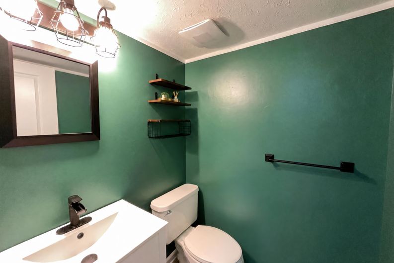 Photo 9 of 22 of 32847 Redwood Blvd, Avon Lake, OH