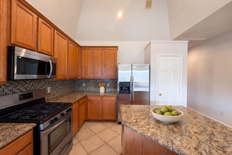 Photo 11 of 41 of 11810 White Water Bay Dr, Pearland, TX