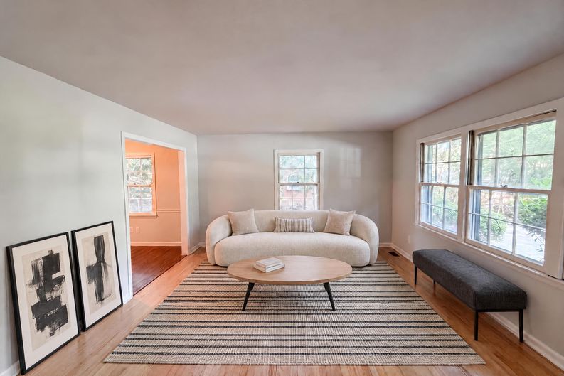 Photo 4 of 22 of 917 Hillview Dr, Cary, NC