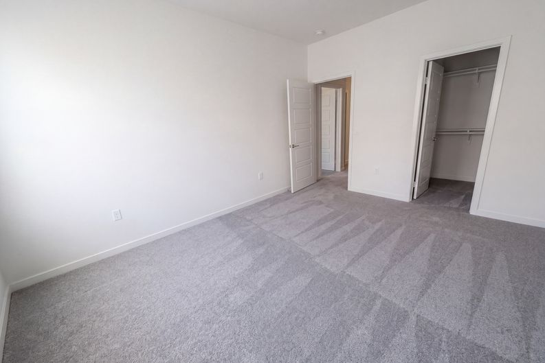 Photo 9 of 21 of 573 Winchester Dr, Oxnard, CA