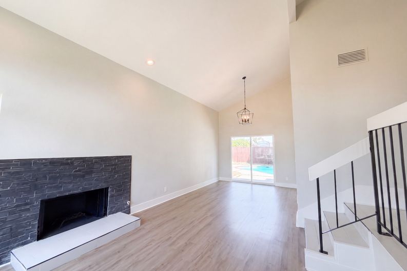Photo 3 of 46 of 6005 La Castana Way, Sacramento, CA