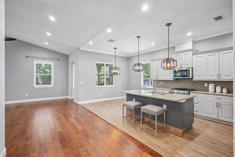 Photo 8 of 52 of 3206 W Price Ave, Tampa, FL