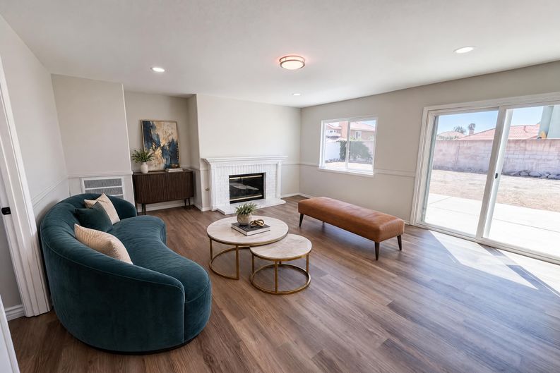 Photo 3 of 26 of 2371 W Via Bello Dr, Rialto, CA