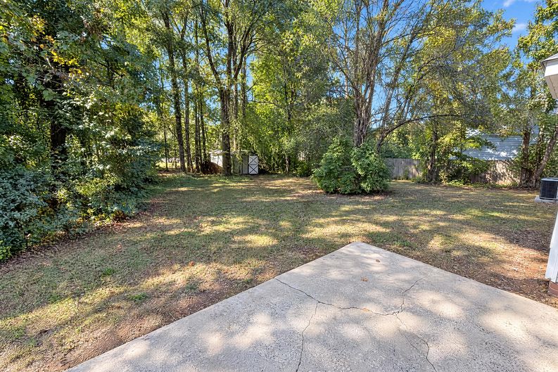 Photo 23 of 25 of 2424 Sloan Dr, Charlotte, NC