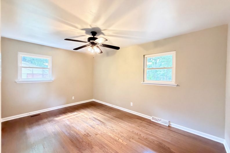 Photo 9 of 22 of 117 Robinson Ave, Matthews, NC
