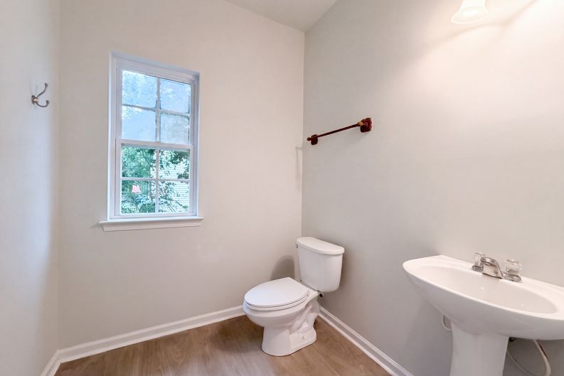 Photo 4 of 18 of 127 Edgington St, Mooresville, NC
