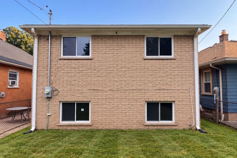 Photo 5 of 19 of 223 Richter St, River Rouge, MI
