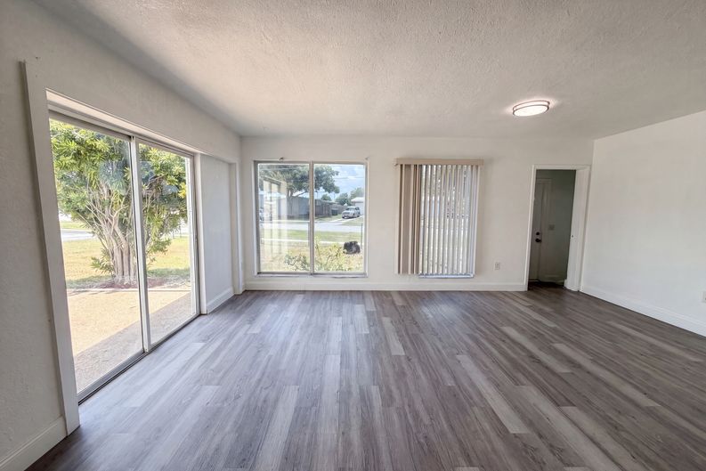 Photo 7 of 26 of 21530 Glendale Ave, Port Charlotte, FL