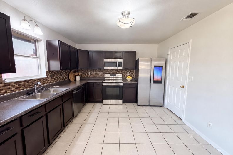 Photo 13 of 19 of 507 Abu Bakar Dr, Killeen, TX