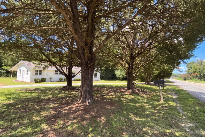 Photo 31 of 32 of 630 S Lee St, Batesburg, SC
