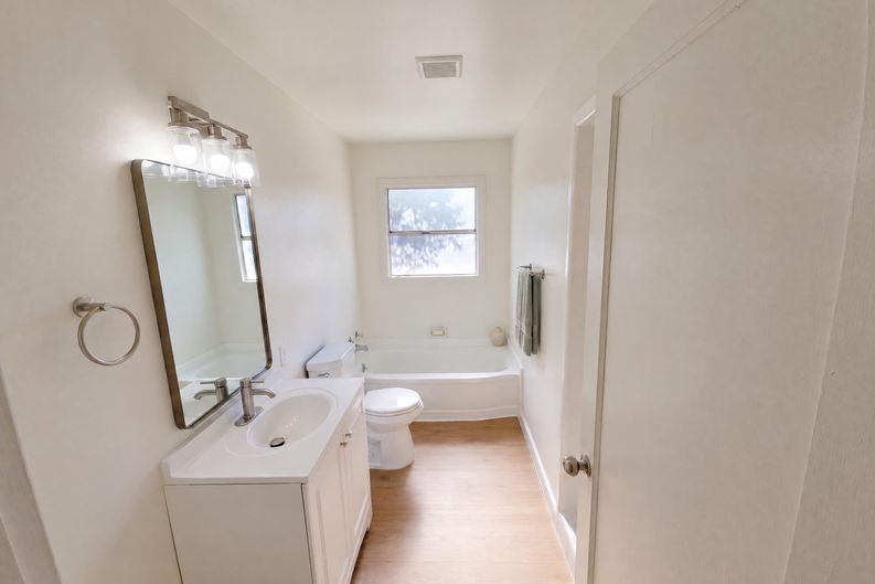 Photo 4 of 29 of 2580 Verna Way, Sacramento, CA