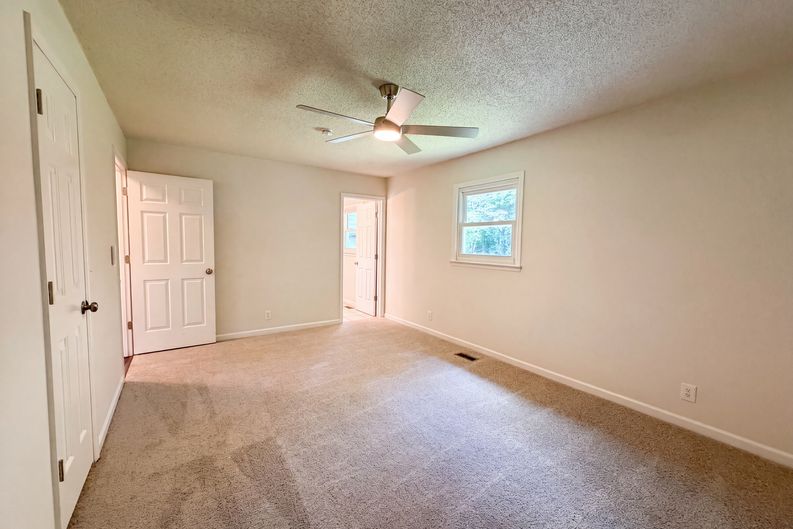 Photo 13 of 22 of 4023 Cavalier Dr, Murfreesboro, TN