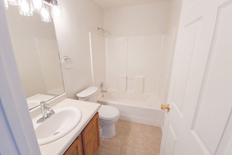 Photo 6 of 18 of 5051 27th Ave NE, Rio Rancho, NM