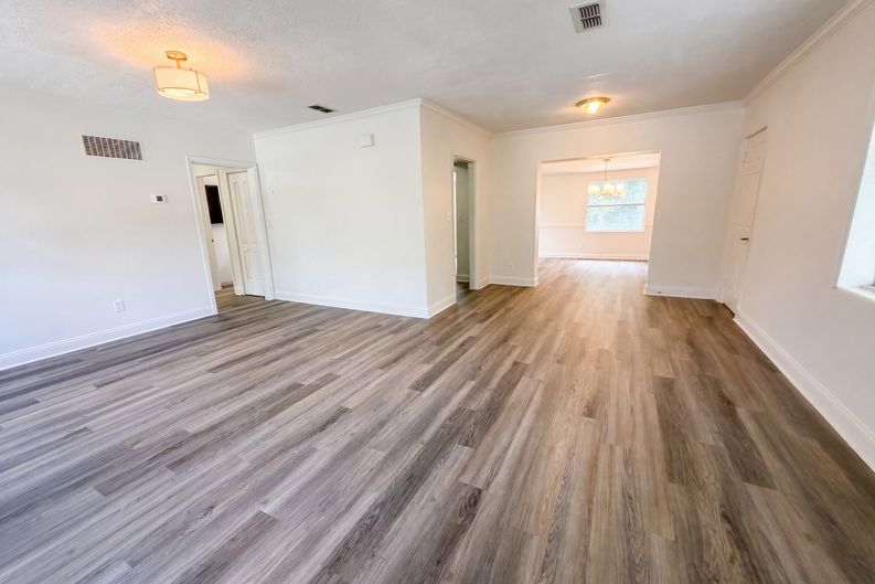 Photo 3 of 22 of 5630 Temple Rd, Jacksonville, FL