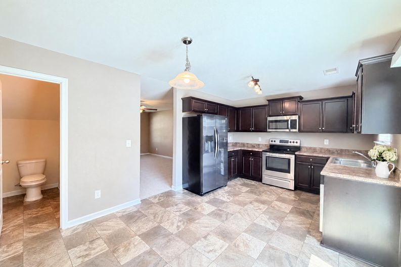 Photo 4 of 19 of 1578 Zeverly St, Winston Salem, NC