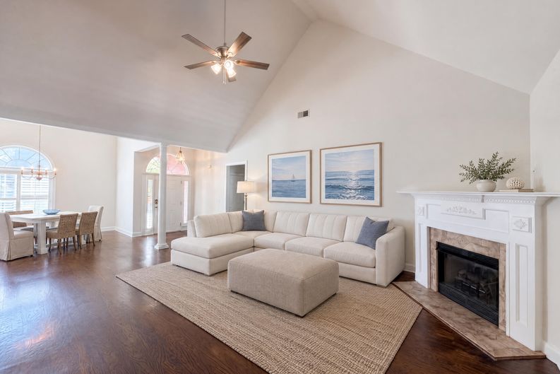 Photo 3 of 28 of 313 Glen Eagles Dr, Summerville, SC