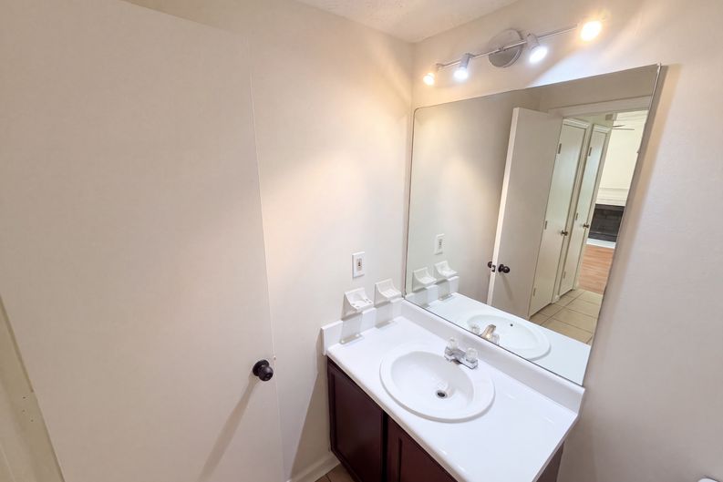 Photo 18 of 31 of 1079 Brittwood Pl, Norcross, GA