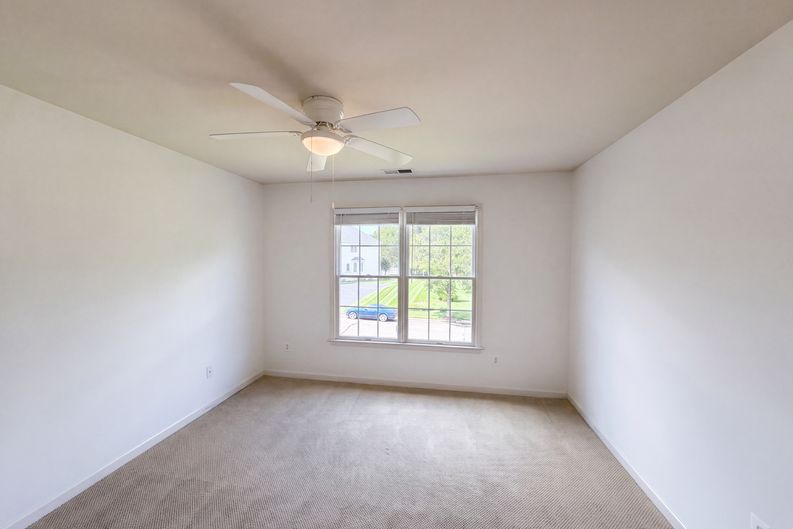 Photo 18 of 43 of 15559 Brown Deer Ct, Haymarket, VA