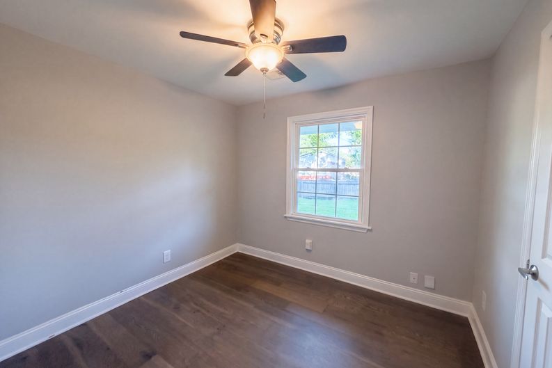 Photo 4 of 19 of 2697 Louise Dr, North Charleston, SC