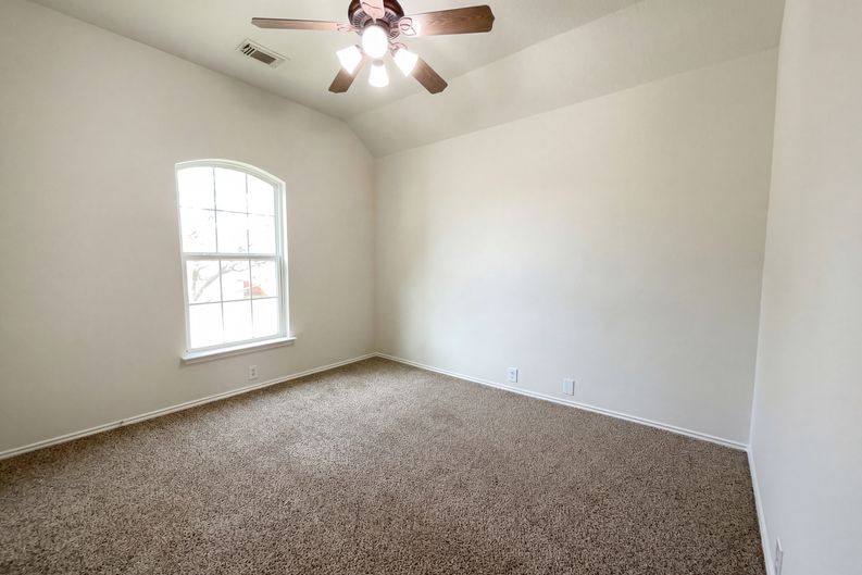 Photo 15 of 22 of 11919 Leaf Oak Dr, Houston, TX